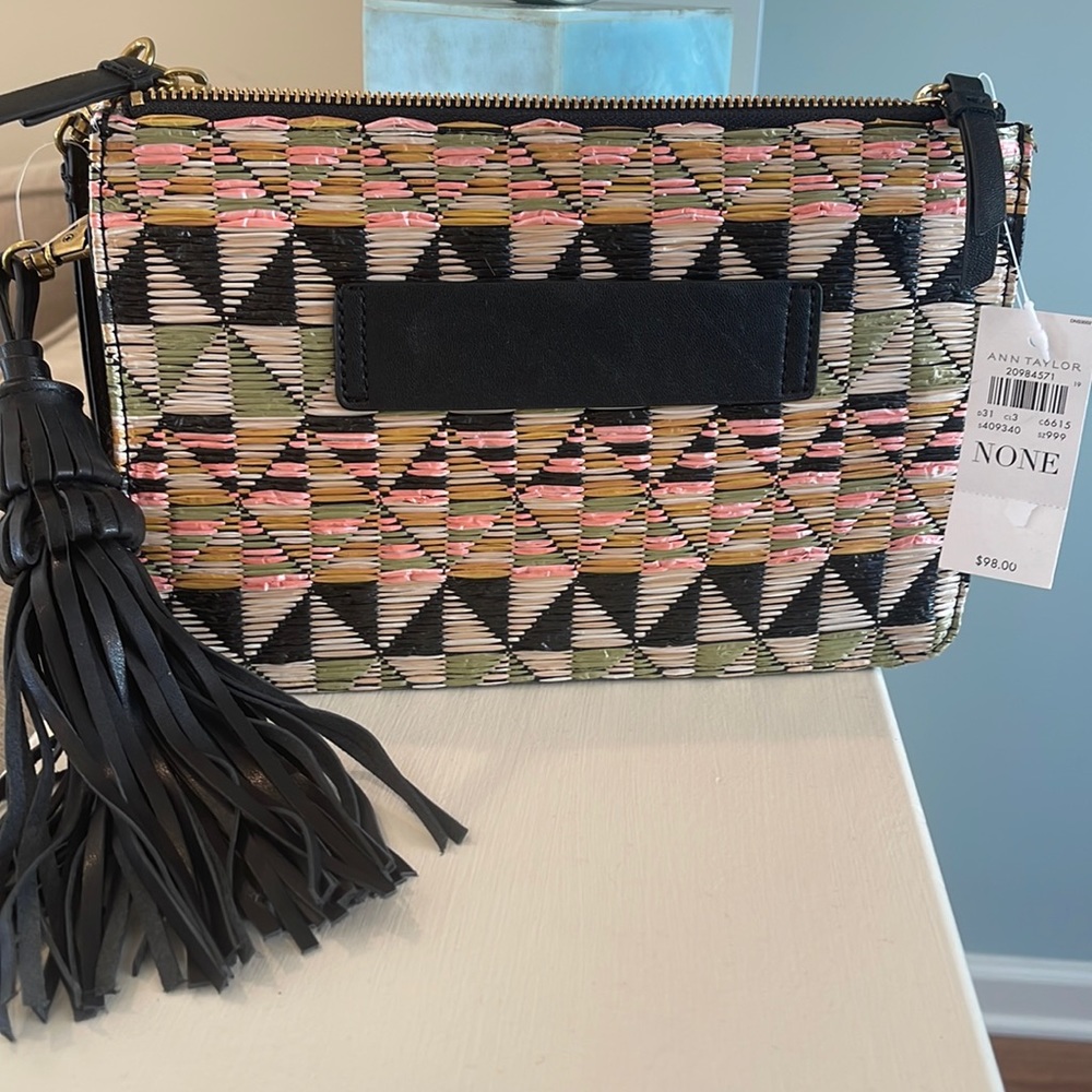 Great little clutch with optional tassel and wristlet